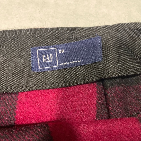 🦋🦄Gap Recycle Wool Red & Black Plaid With Zipper Front pockets mini skirt. 8 - Picture 7 of 12